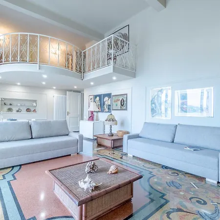 1 Bedroom In * Recco